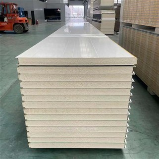 Isoleeritud polüuretaanpaneelid